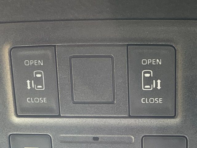 TOYOTA VOXY 4WD 2024