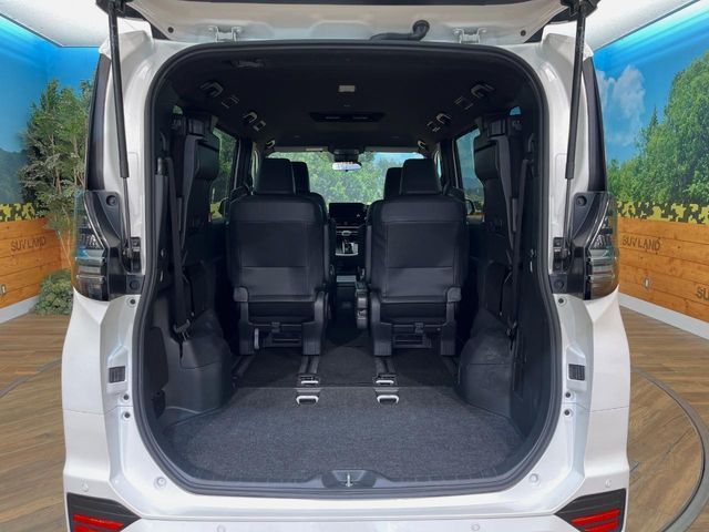 TOYOTA VOXY 4WD 2024