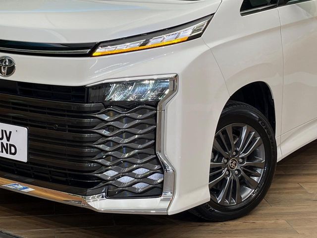 TOYOTA VOXY 4WD 2024