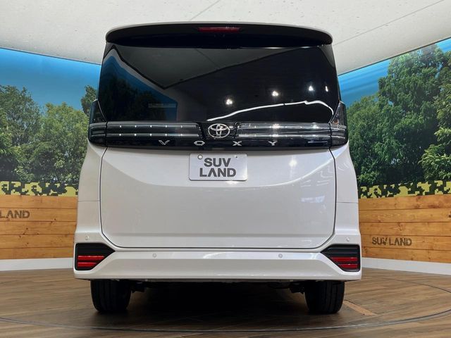 TOYOTA VOXY 4WD 2024