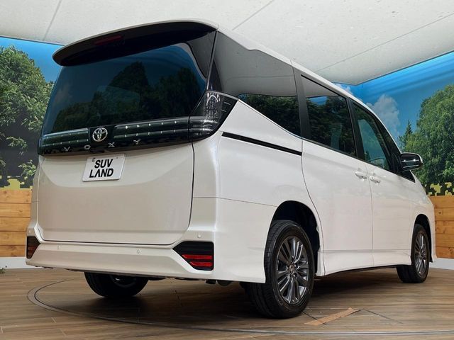 TOYOTA VOXY 4WD 2024