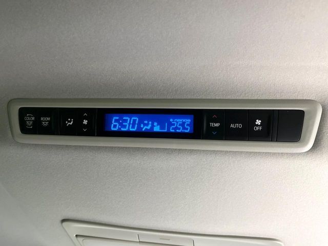 TOYOTA VELLFIRE 2017