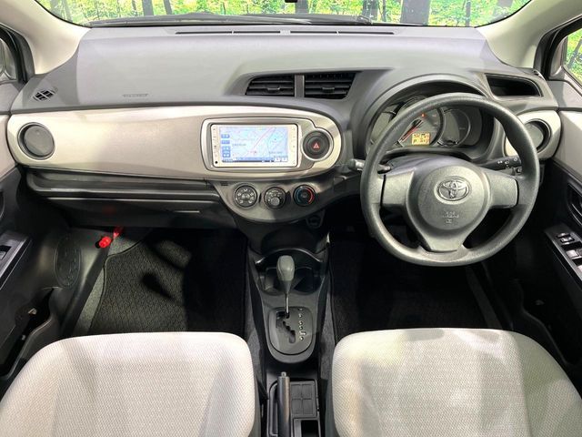 TOYOTA VITZ 2013