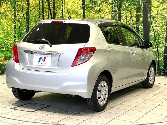 TOYOTA VITZ 2013