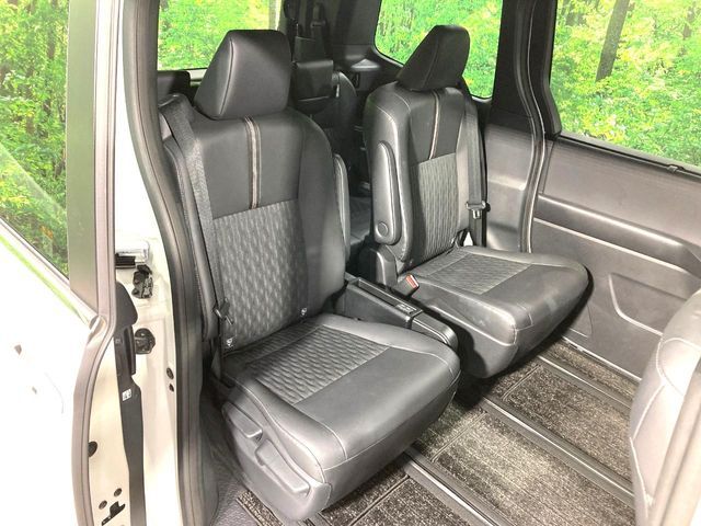 TOYOTA NOAH HYBRID 2024