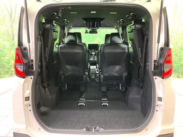 TOYOTA NOAH HYBRID 2024