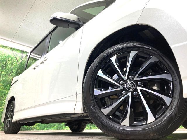 TOYOTA NOAH HYBRID 2024