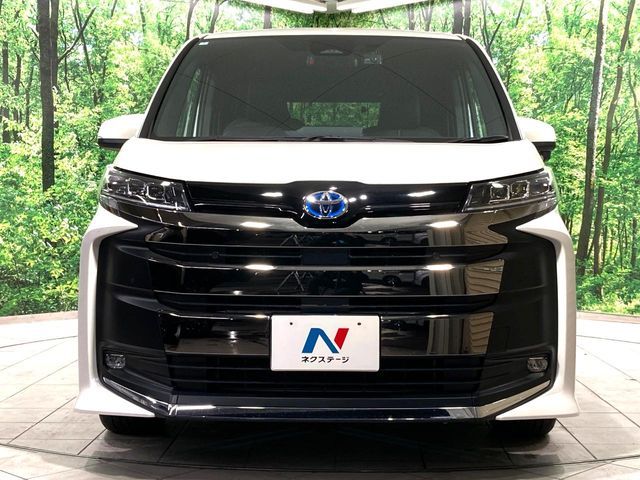 TOYOTA NOAH HYBRID 2024