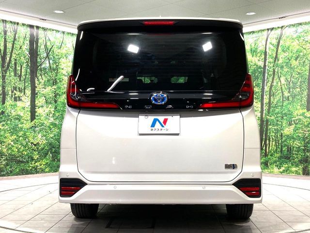 TOYOTA NOAH HYBRID 2024