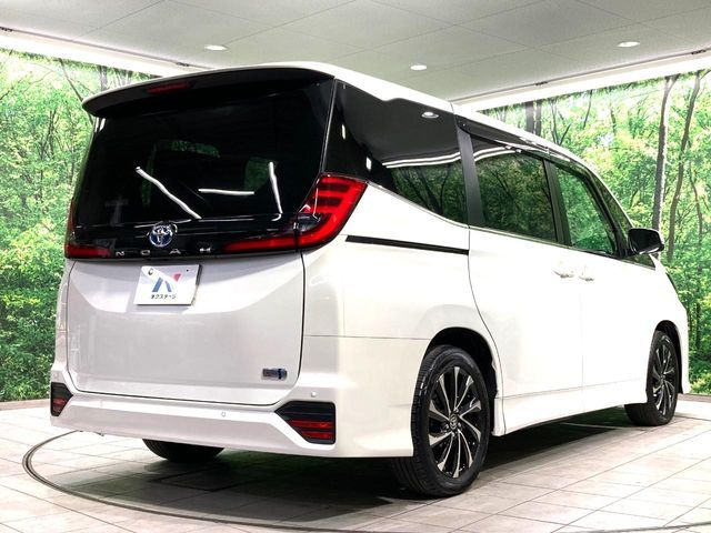 TOYOTA NOAH HYBRID 2024