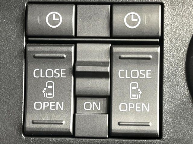 TOYOTA ROOMY 4WD 2023