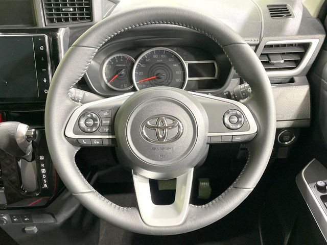 TOYOTA ROOMY 2023