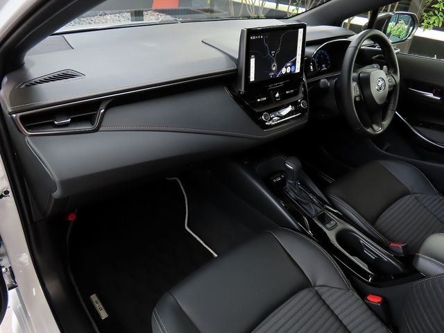 TOYOTA COROLLA sedan HYBRID 2025