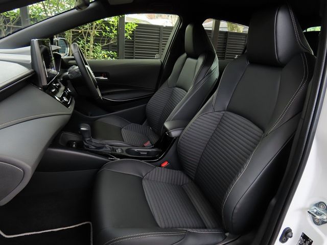 TOYOTA COROLLA sedan HYBRID 2025