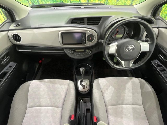 TOYOTA VITZ 2011