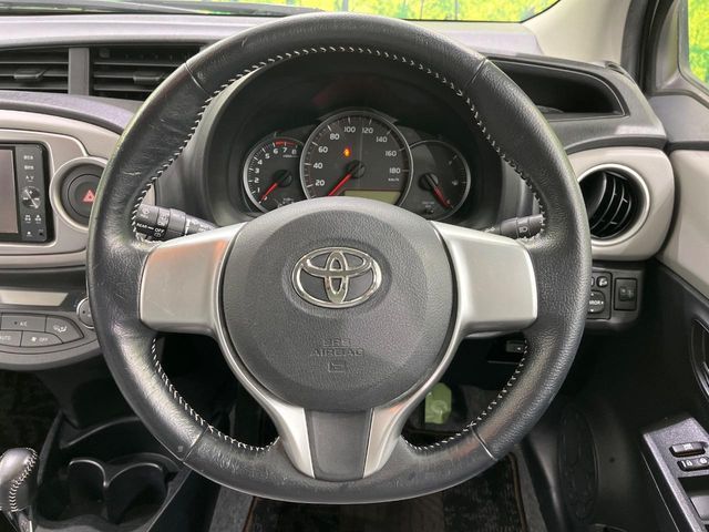 TOYOTA VITZ 2011
