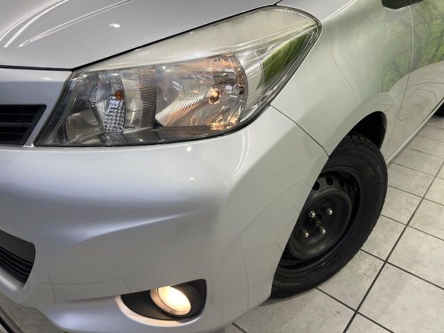 TOYOTA VITZ 2011