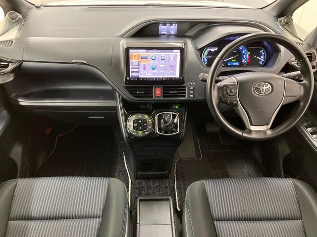 TOYOTA VOXY HYBRID 2017