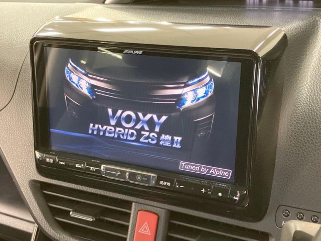 TOYOTA VOXY HYBRID 2017