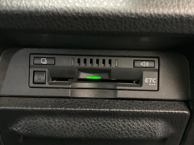 TOYOTA VOXY HYBRID 2017