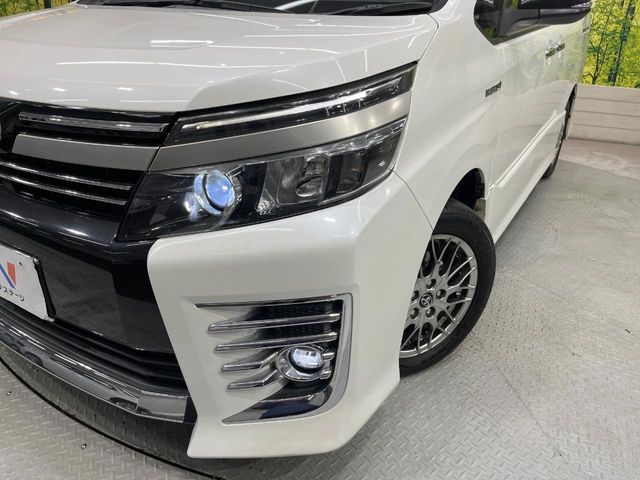 TOYOTA VOXY HYBRID 2017