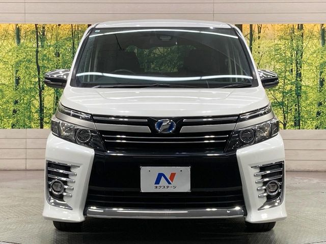 TOYOTA VOXY HYBRID 2017