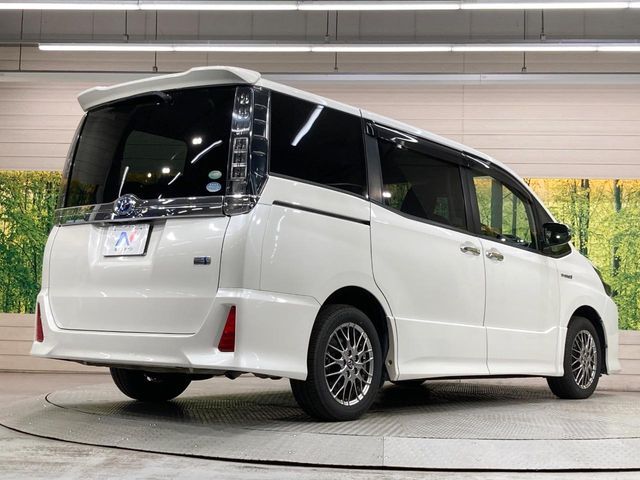 TOYOTA VOXY HYBRID 2017