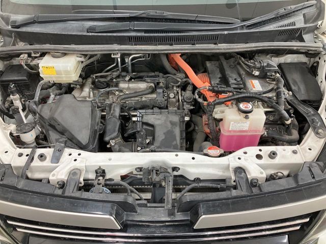 TOYOTA VOXY HYBRID 2017