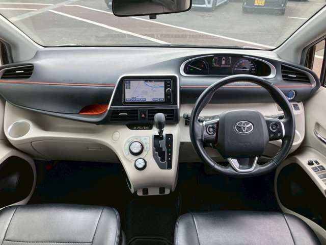 TOYOTA SIENTA HYBRID 2017