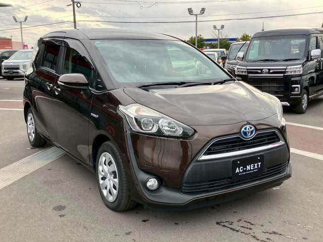 TOYOTA SIENTA HYBRID 2017