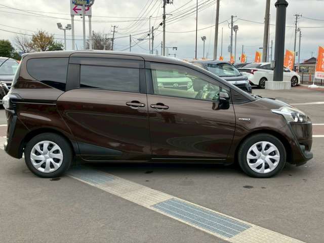 TOYOTA SIENTA HYBRID 2017