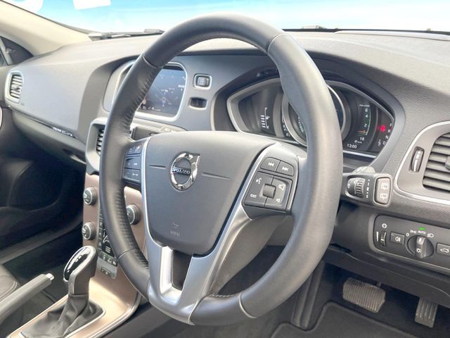 VOLVO VOLVO V40 CROSS COUNTRY 2017