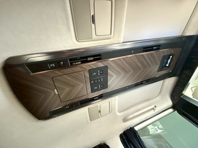 TOYOTA ???? LM500h 2024