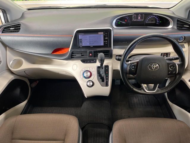 TOYOTA SIENTA HYBRID 2018