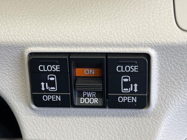 TOYOTA SIENTA HYBRID 2018