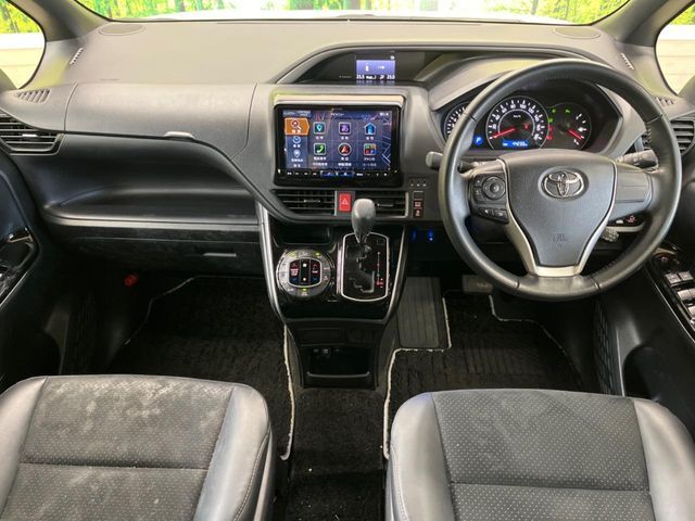 TOYOTA VOXY 2021