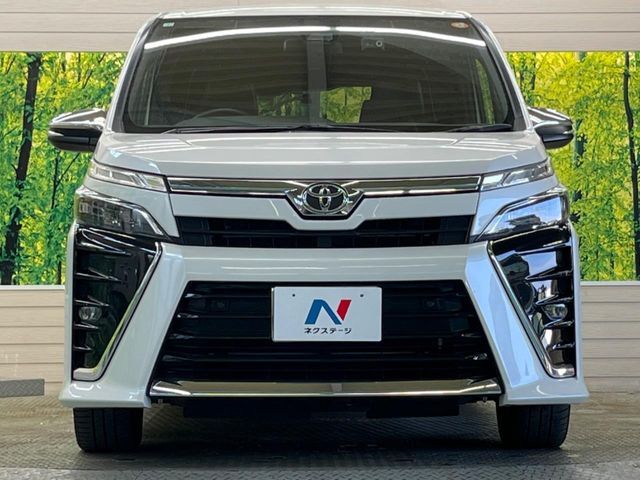 TOYOTA VOXY 2021