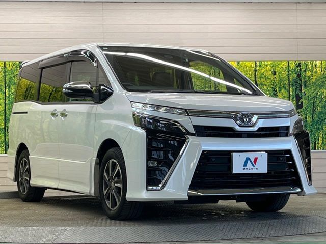 TOYOTA VOXY 2021