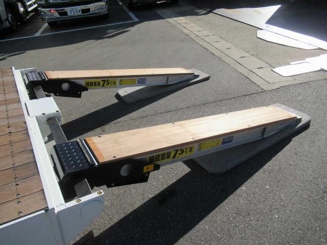 MITSUBISHI FUSOU SUPER GREAT 2025