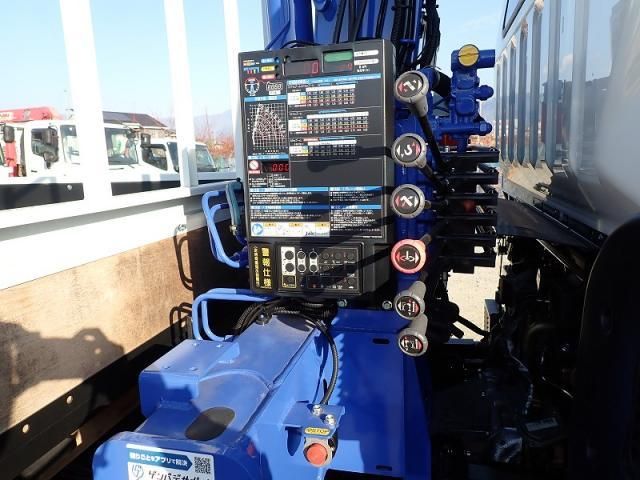 MITSUBISHI CANTER 2025