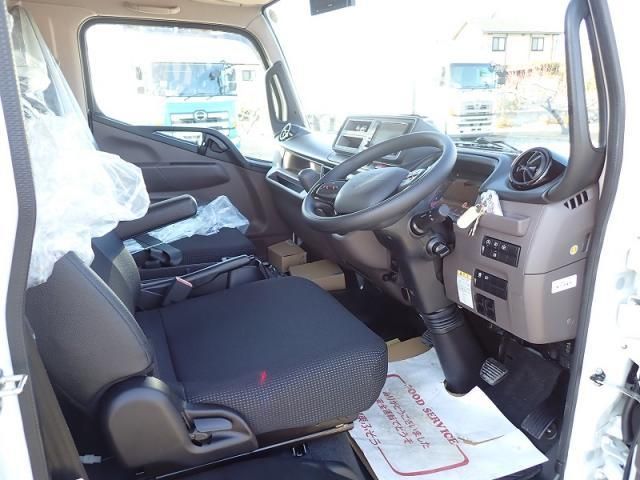 MITSUBISHI CANTER 2025