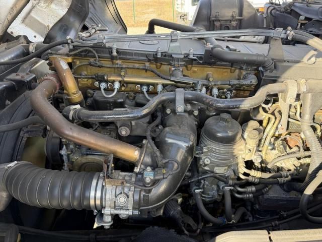 MITSUBISHI FUSOU SUPER GREAT 2016