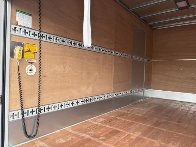 MITSUBISHI CANTER 2025