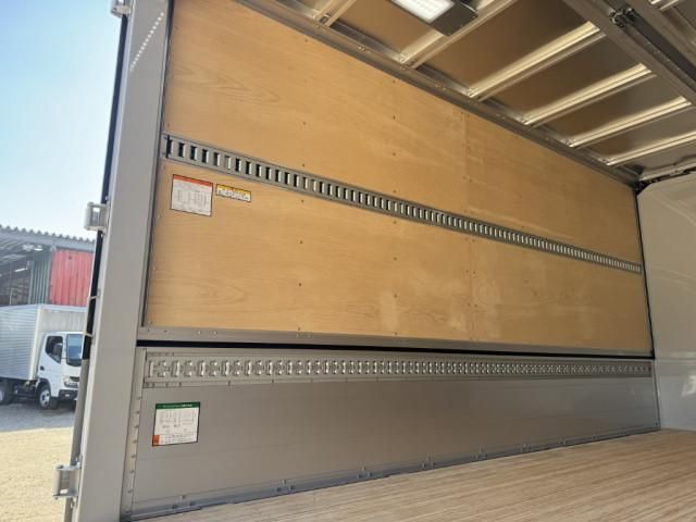 MITSUBISHI CANTER 2025