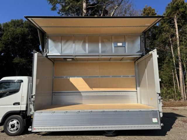 MITSUBISHI CANTER 2025