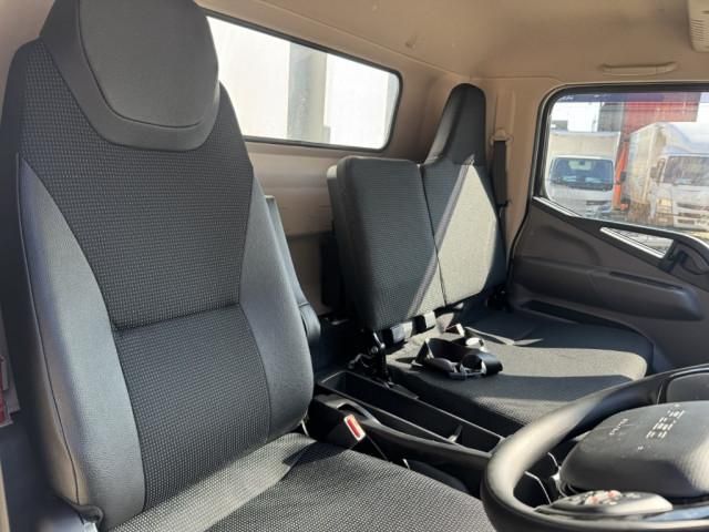 MITSUBISHI CANTER 2025