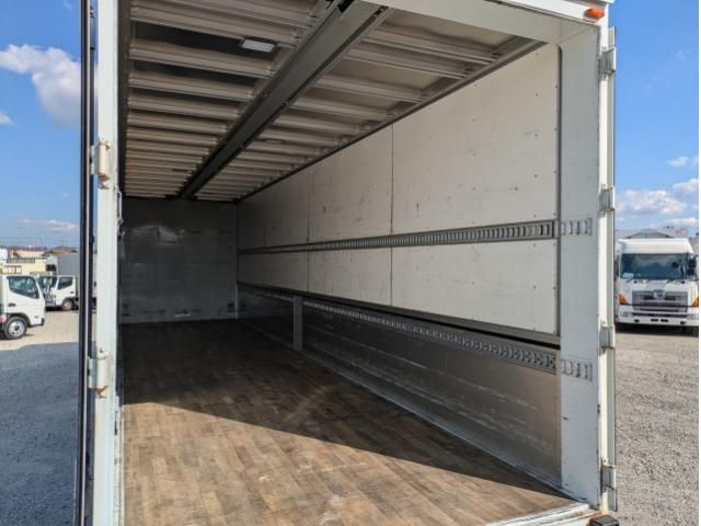 NISSAN DIESEL Quon 2020