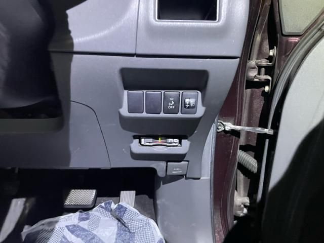 TOYOTA PRIUS Alpha 2014