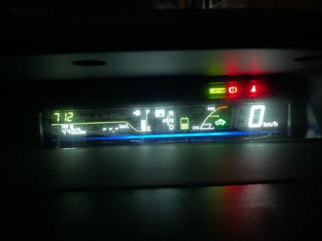 TOYOTA PRIUS Alpha 2014