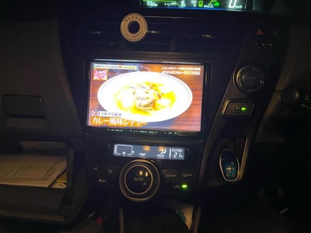 TOYOTA PRIUS Alpha 2014